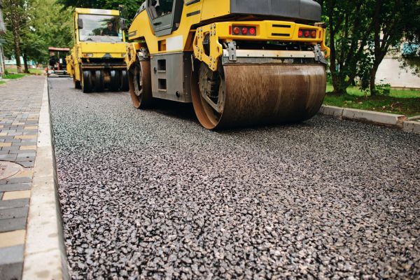 Cost of Gravel And Tar Paving in Roseville